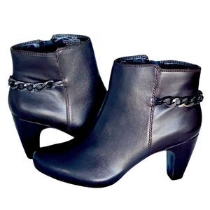 *NEW* Easy Spirit Brown Heeled Bootie w/ Chain Detail 6.5 M